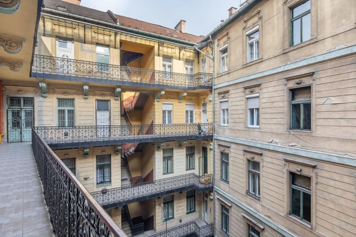 Full Comfort, 4 Bedrooms In The Heart Of The City — Photos 1